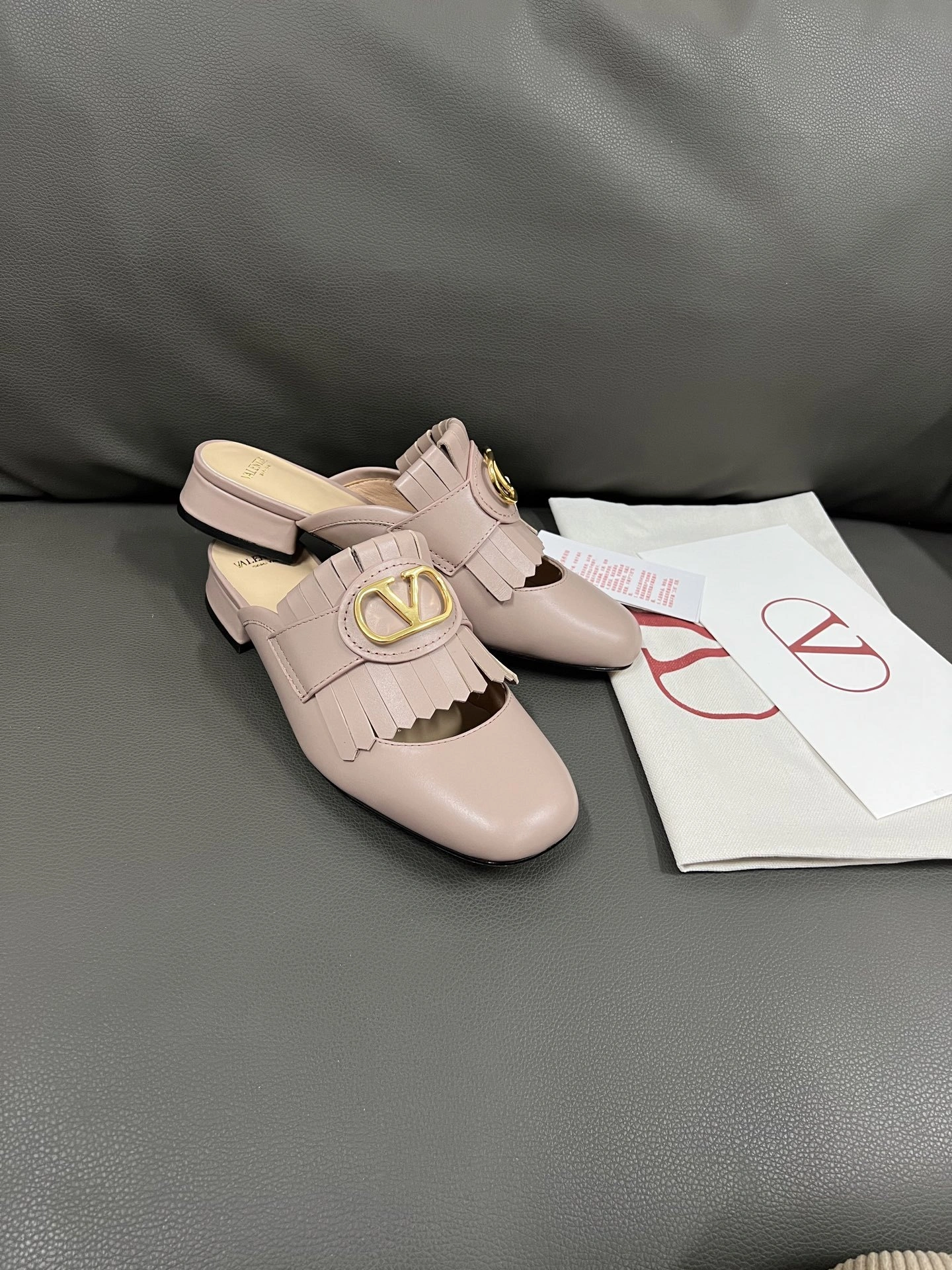 COCO-- V1859ti9o 6W2S0LP8DSHW34 Heel height： 2.5CM Calfskin item:E-X194D4042